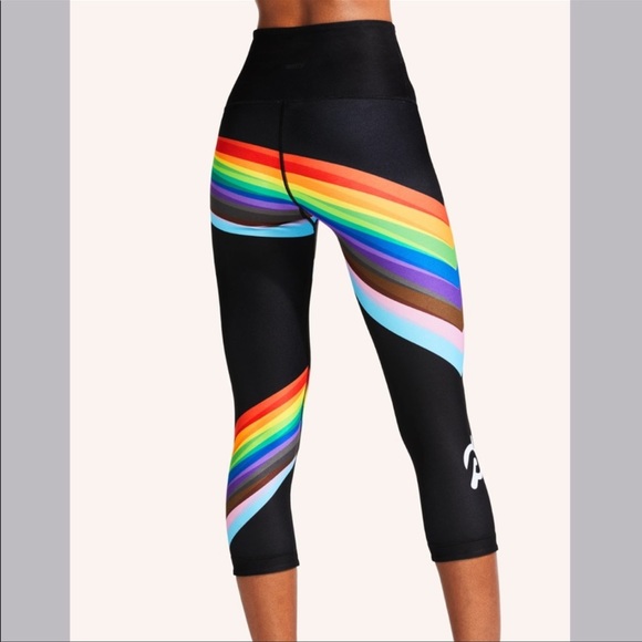 Peloton Women’s High Waist Reversible Pride Flag capri size small - Picture 3 of 3